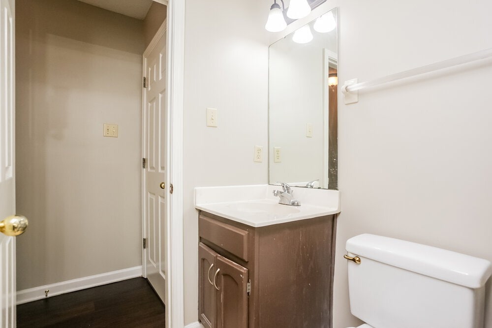 Building Photo - 6841 Charlotte Dr