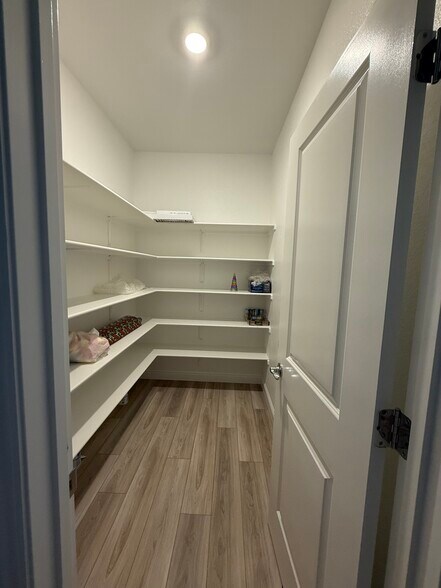 Building Photo - 3921 Mirecourt Cir