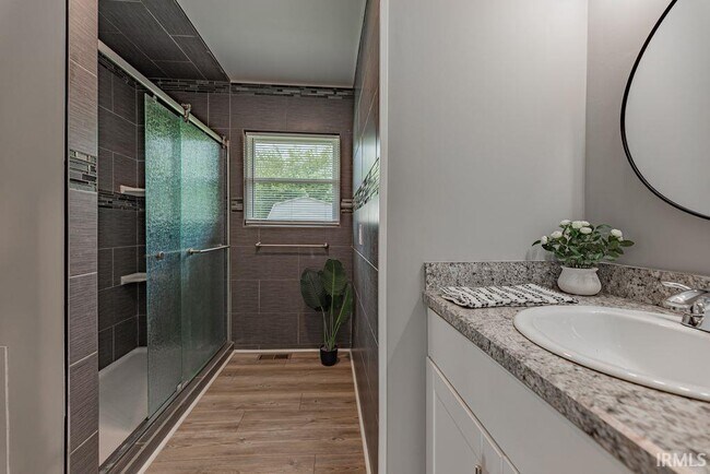 Building Photo - 2054 Conlin Ave