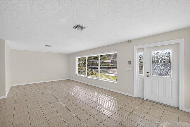 Building Photo - 1242 N Harbor Dr