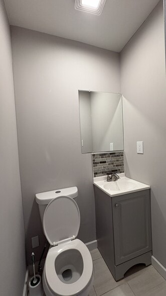 Building Photo - 1635 Lecount St