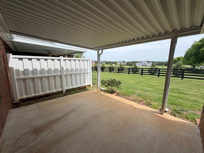 Building Photo - 1702 Thomas Ct