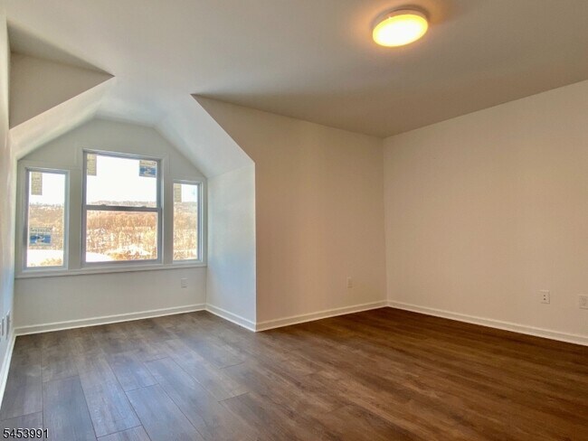 Building Photo - 22 Woodcott Dr