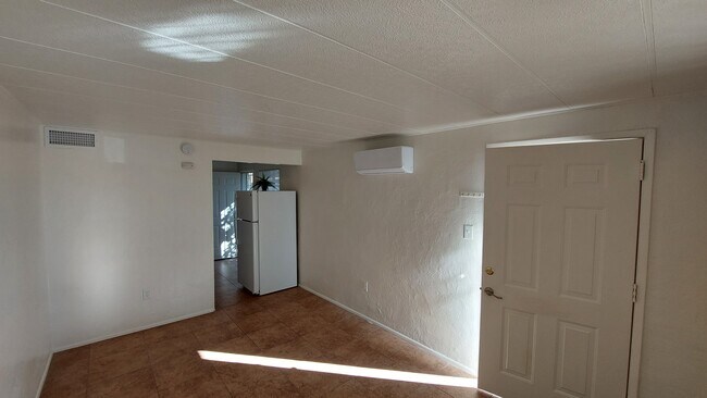 Building Photo - 3225 E Patricia St