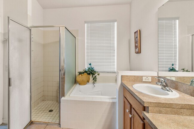 Building Photo - Move-In Ready Home! Trilogy