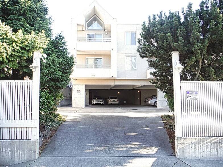 Building Photo - 6015 California Ave SW