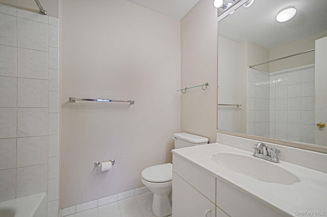 Building Photo - 18 Summerfield Cir