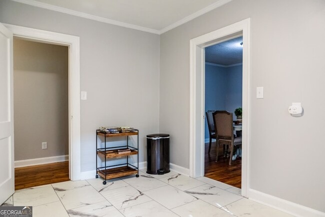 Building Photo - 111 E Screven St