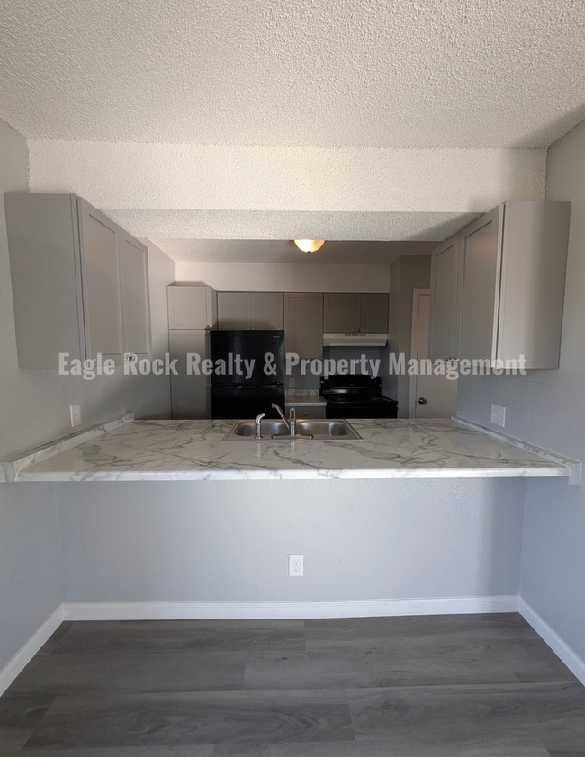 Building Photo - East Tulsa Duplex Unit for Rent (2beds/1.5baths)
