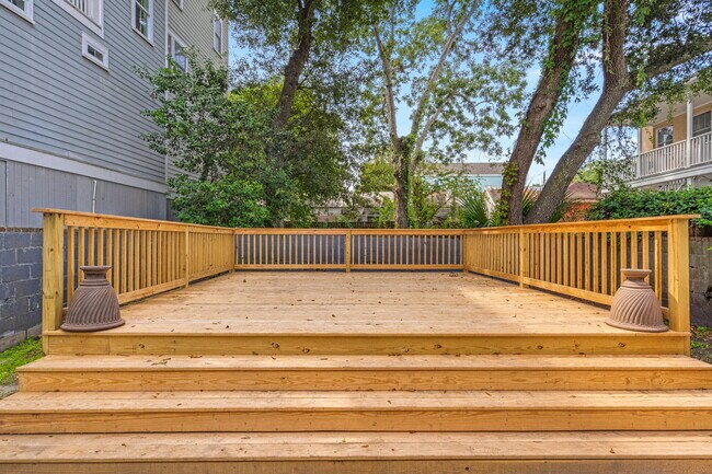 Building Photo - 335 Ashley Ave