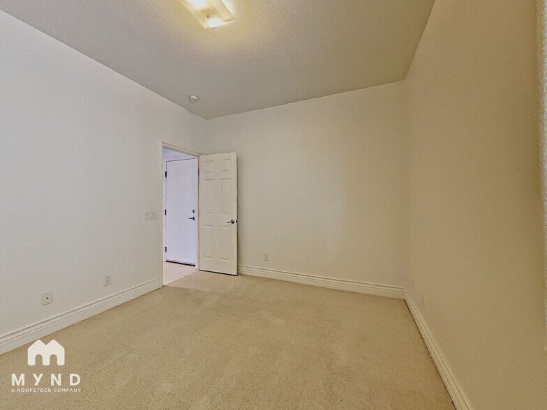 Building Photo - 105 Tall Ruff Dr