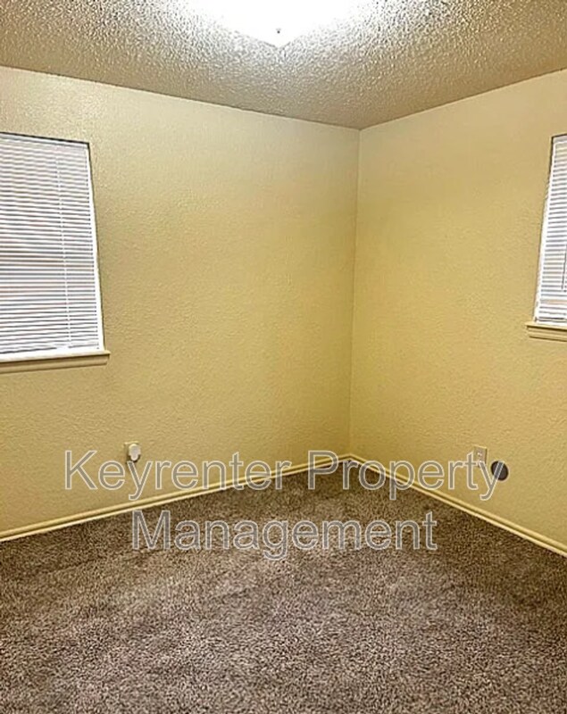 Building Photo - 5316 S Briarwood Dr