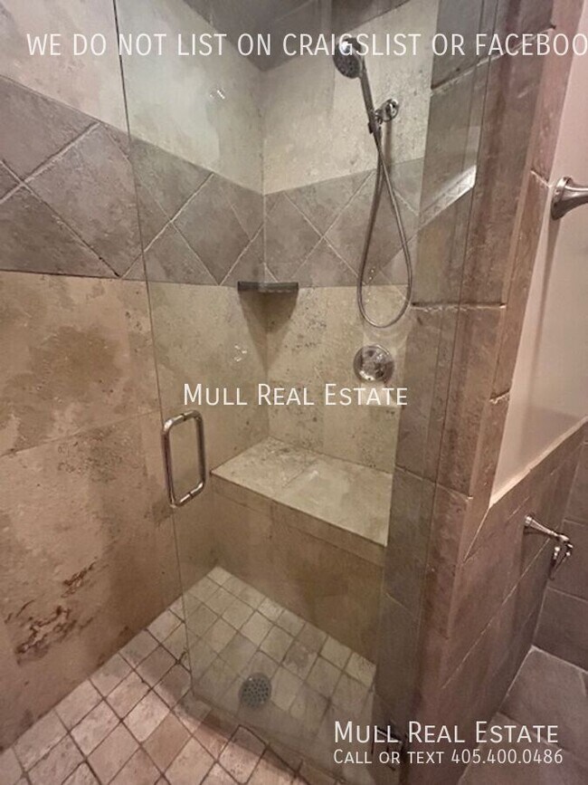 Building Photo - 2824 Silvertree Dr