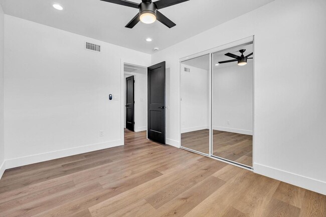 Building Photo - 6 Bedroom/4 Bath - Fully Remodeled