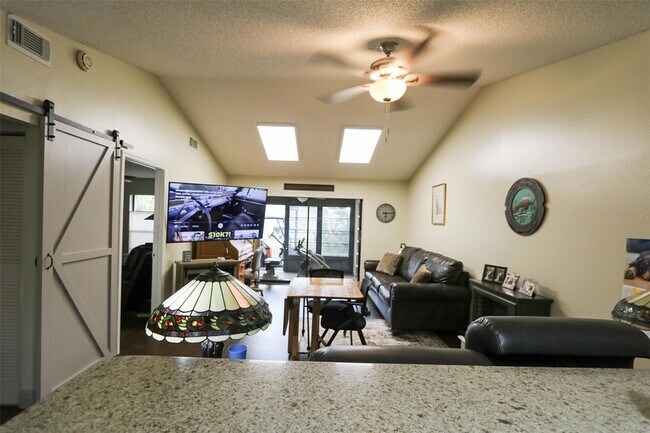 Building Photo - 323 Knottwood Ct