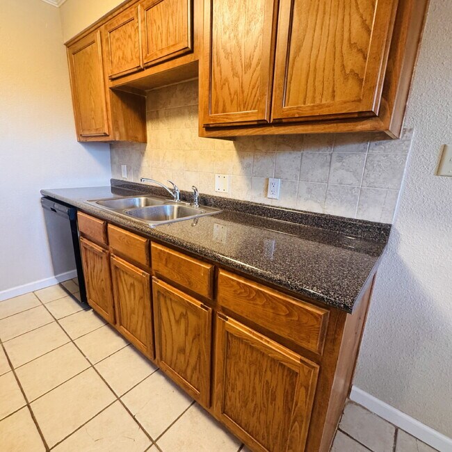 Building Photo - Spacious 2-Bedroom | 1 Bathroom Apartment at The Legacy in Nederland, TX!