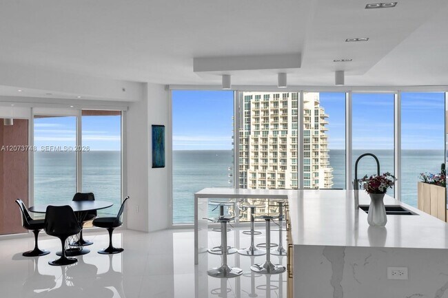 Building Photo - 300 South Pointe Dr