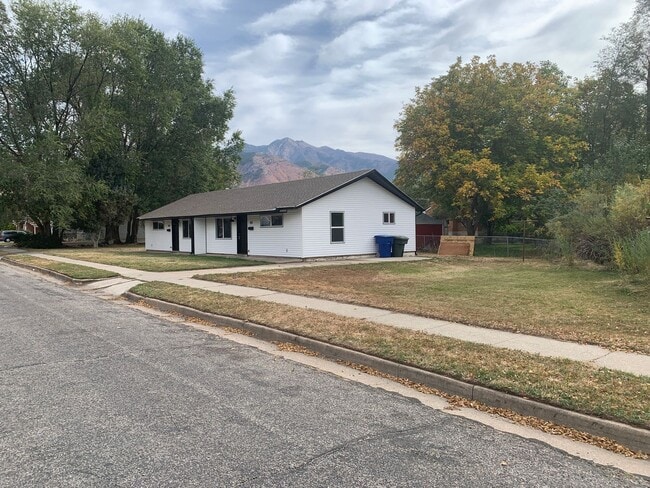 Building Photo - 651 Chester St