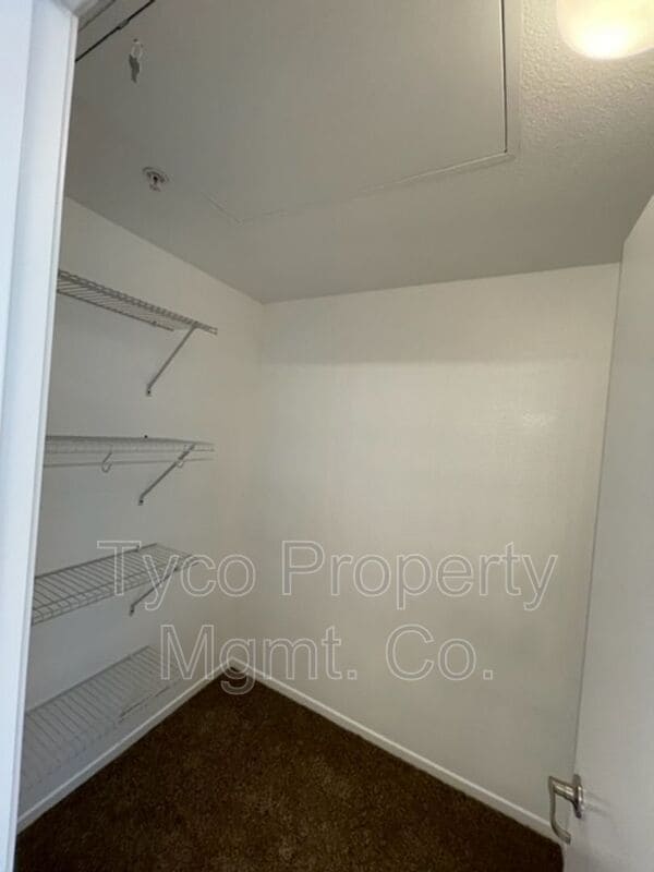 Building Photo - 1350 La Rochelle Ave