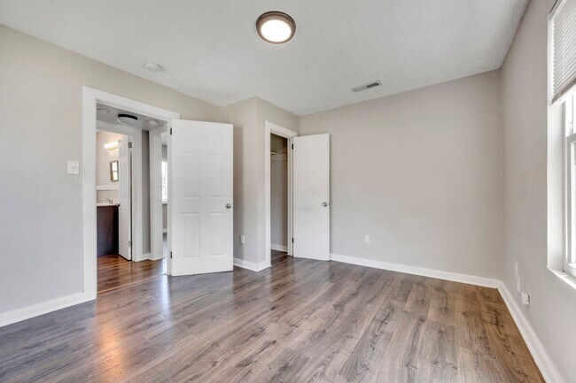 Building Photo - Adorable 1 bed 1 bath - Central air/heat, updated