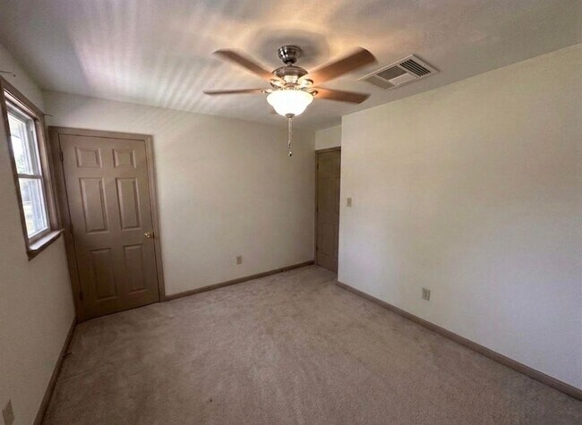 Building Photo - 2 Bedroom, 1.5 Bathroom Townhome in Durham