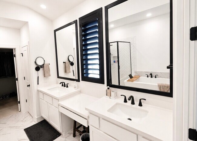 Building Photo - 403 Soapberry Tree Ct