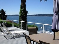 Building Photo - Charming Partially Furnished Waterfront Home in Gig Harbor