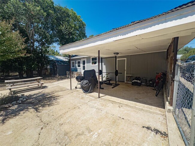 Building Photo - 1335 Belvin St