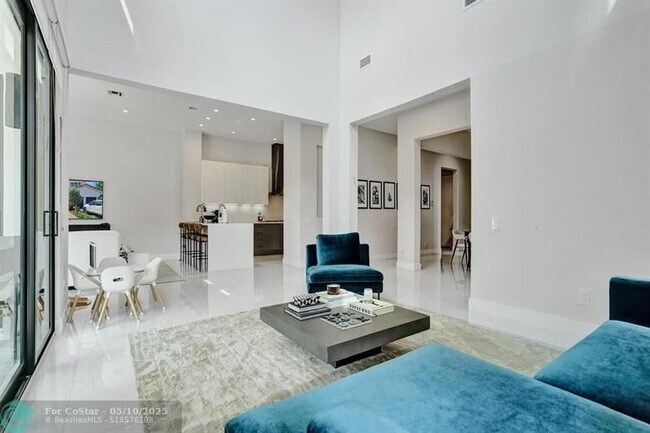 Building Photo - 3460 Emerson Ln