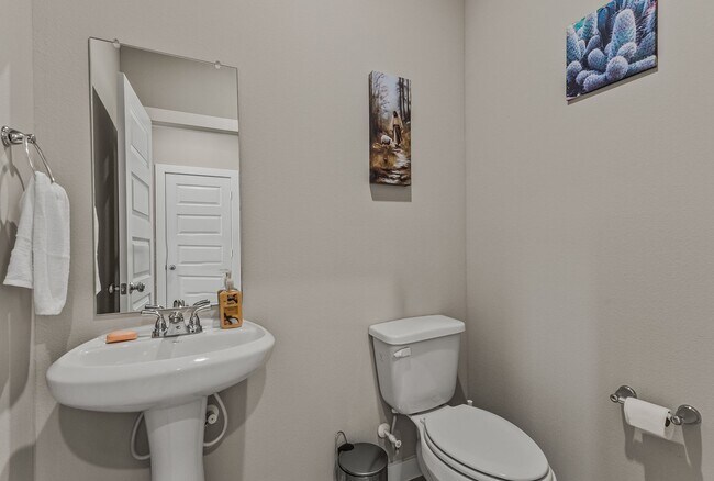 Building Photo - 706 Melody Hl Dr