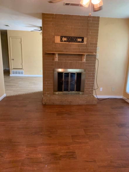 Building Photo - 2209 Creekwood Dr