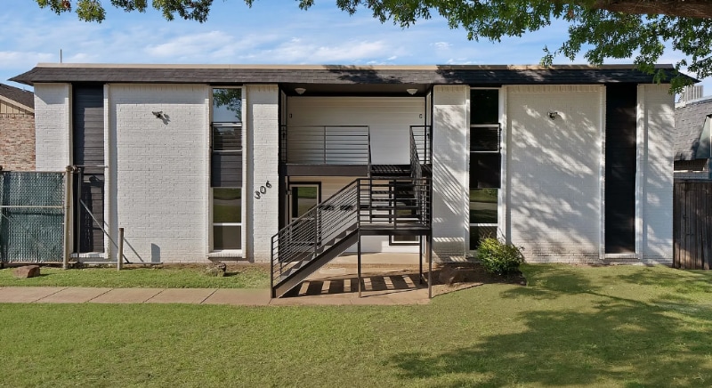 Building Photo - 306 Renfro St