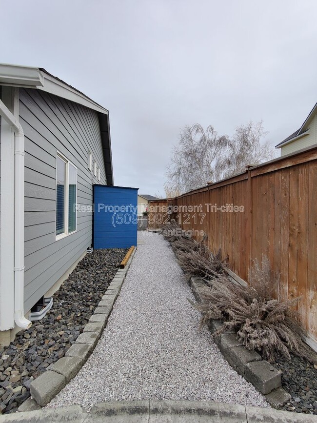 Building Photo - 603 Hilltop View St