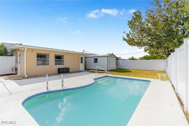 Building Photo - 6004 Deming Ave