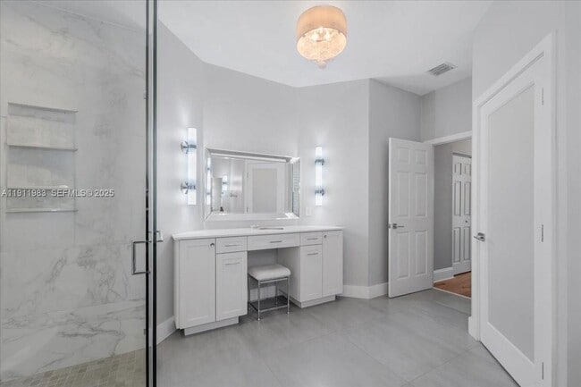 Building Photo - 5235 SW 171st Ave