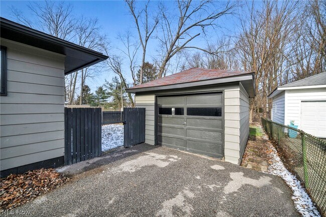 Building Photo - 1171 Jason Ave