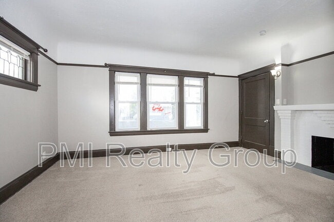 Building Photo - 476 E 108th St