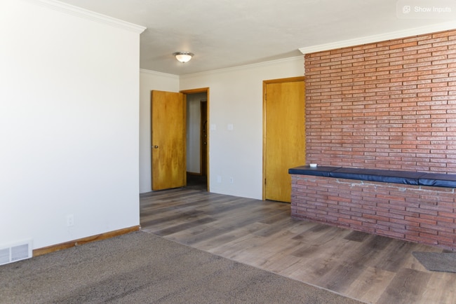 Building Photo - 466 E Center St