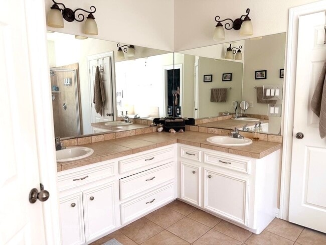 Building Photo - 13314 Hilton Head Dr