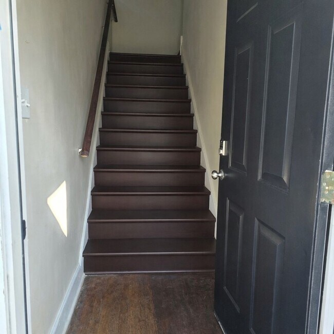 Building Photo - Charming 2BR Duplex in the Heart of Downtown Mobile – Pet Friendly