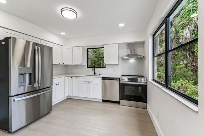 Building Photo - 16107 Sea Pines Dr