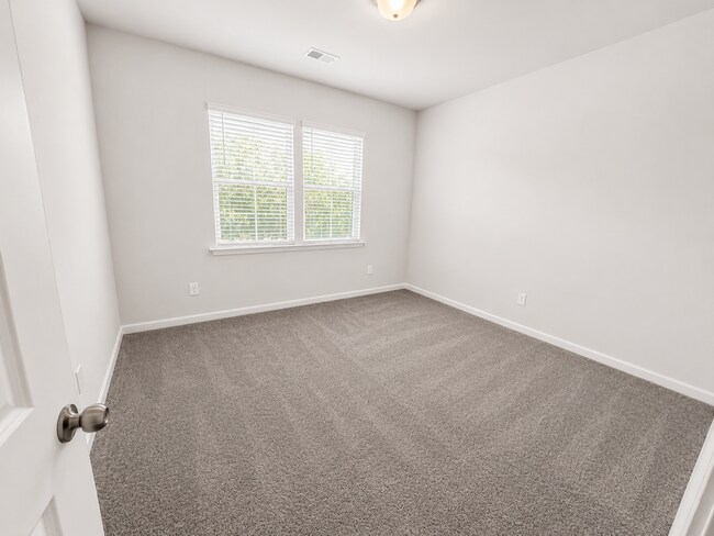 Building Photo - 717 Isleworth Ln