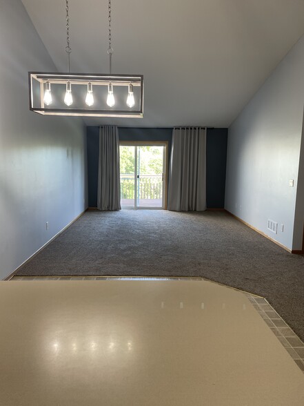 Dinning area and Living Room Combo - 1645 Lakeridge Way