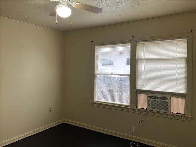 Building Photo - 611 Clifford Dr