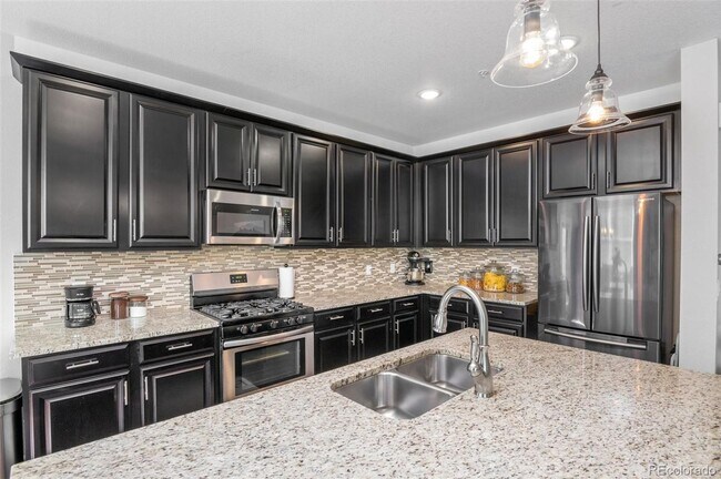 Building Photo - Like new gorgeous ground level Condo with Detached Garage and open floor plan.