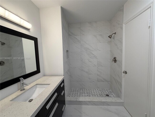 Building Photo - 2426 SE 17th St