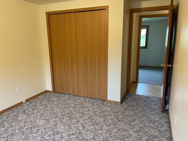 Building Photo - 600 Steven Ave