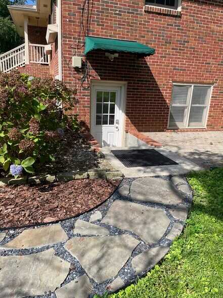 Entrance - 2059 Desmond Dr