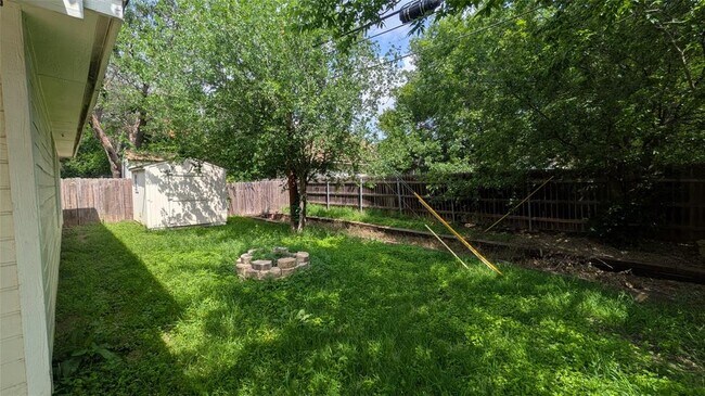 Building Photo - 1800 Pearce Ct