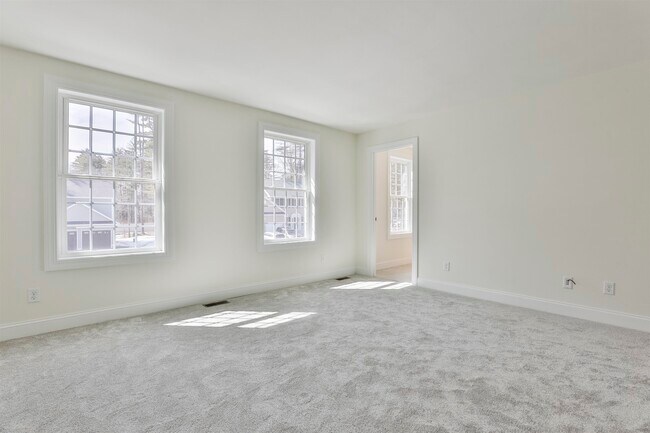 Building Photo - 22 Reeds Ferry Way